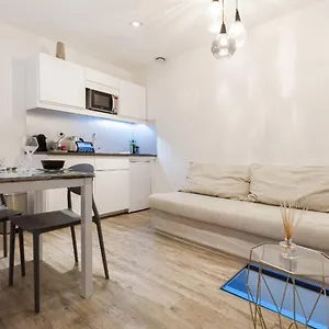 appartement-atypique-fullstars-avec-sa-chambre.midi-pyreneeshotels.com/
